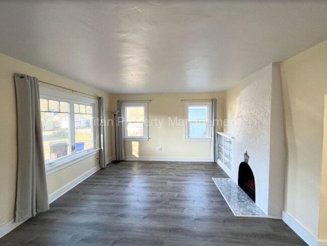 Building Photo - Charming 2-Bedroom Retreat in Portland – Cozy Living in 780 Sq Ft!