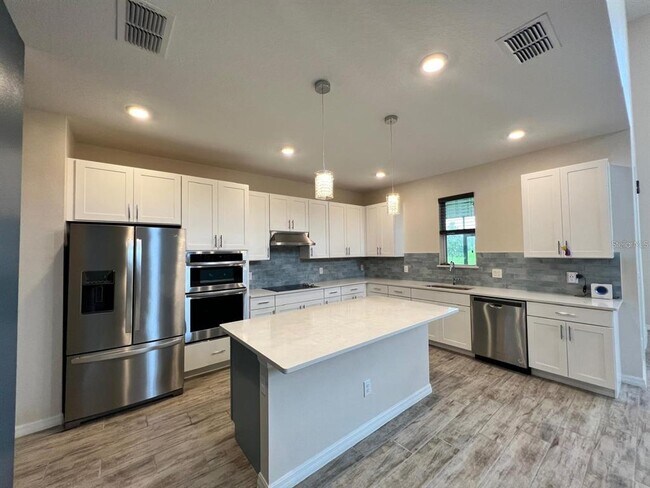Building Photo - 700 Split Hoof Dr
