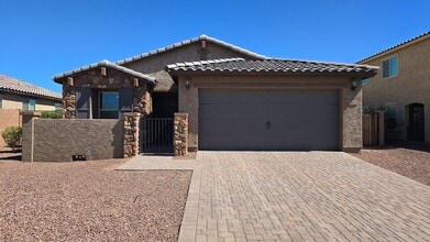 Building Photo - Popular Las Brisas community in Goodyear!
