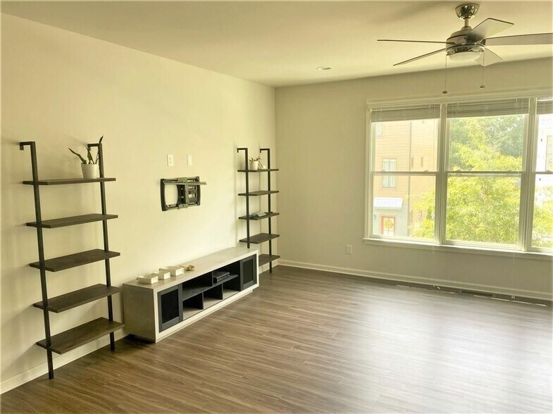 Building Photo - 757 Cady Way