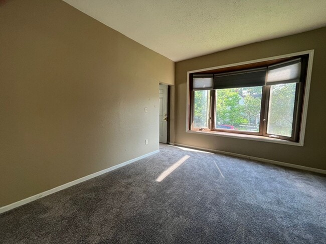 Building Photo - St. Paul home in Great Dayton's Bluff area