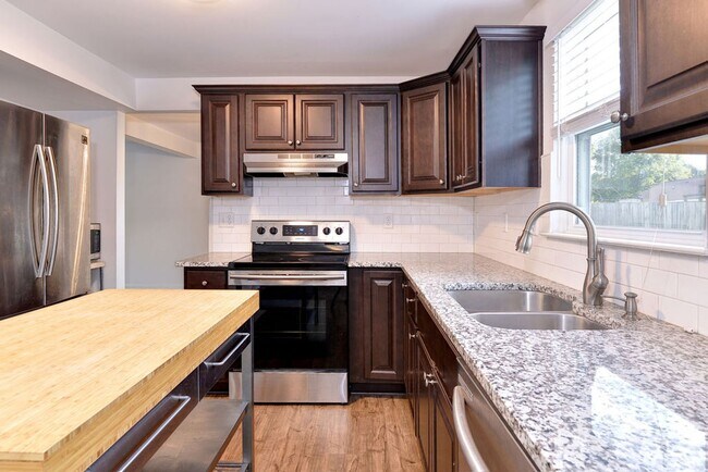 Building Photo - 812 Stony Dr