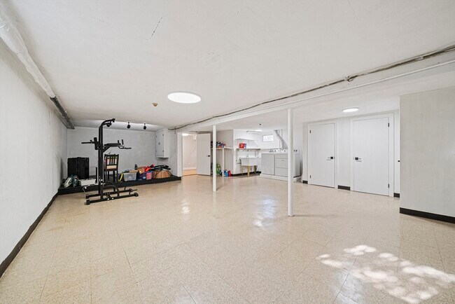 Building Photo - 66 Roosevelt Rd