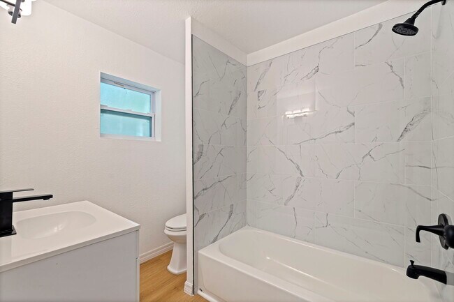 Building Photo - 2710 22nd Ave S