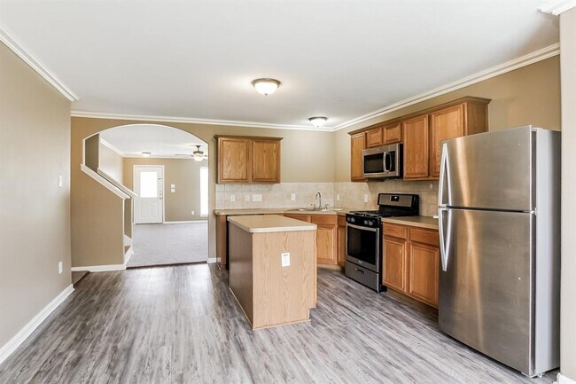 Building Photo - 2430 Pinpoint Dr
