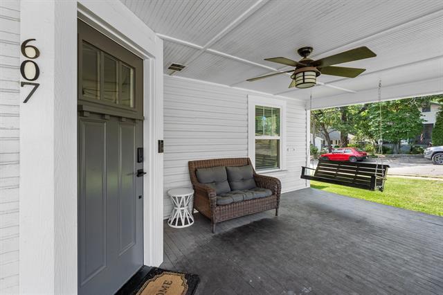 Building Photo - 607 S Alamo St