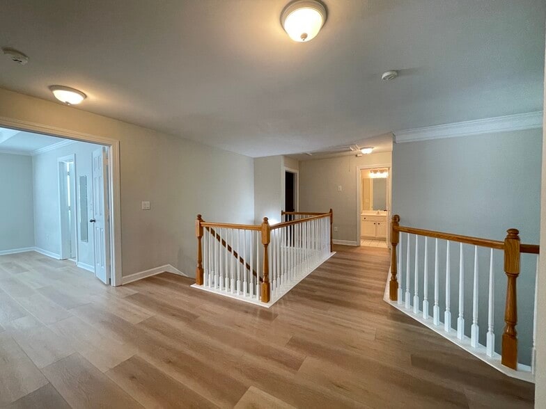 Building Photo - 2650 Royston Dr