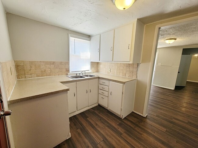 Building Photo - 1717 47th St