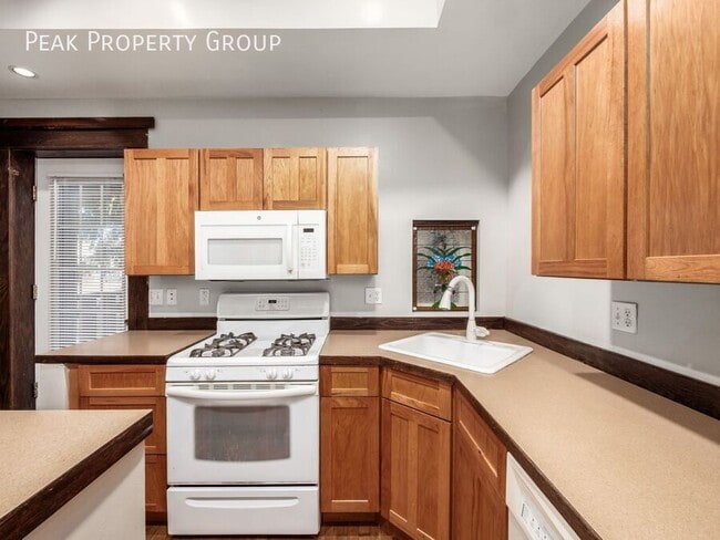 Building Photo - 1230 Indianola Ave