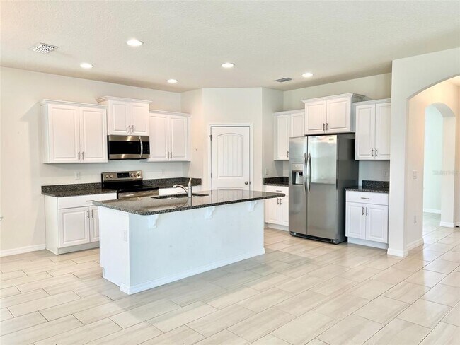 Building Photo - 9330 McLaren Alley