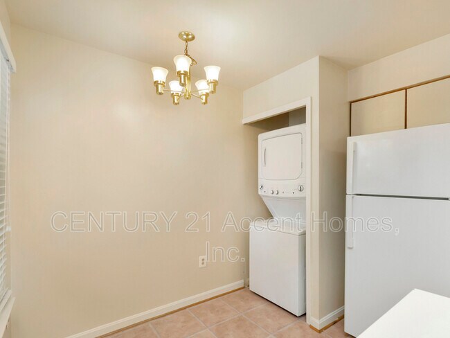 Building Photo - 8647 Beekman Pl