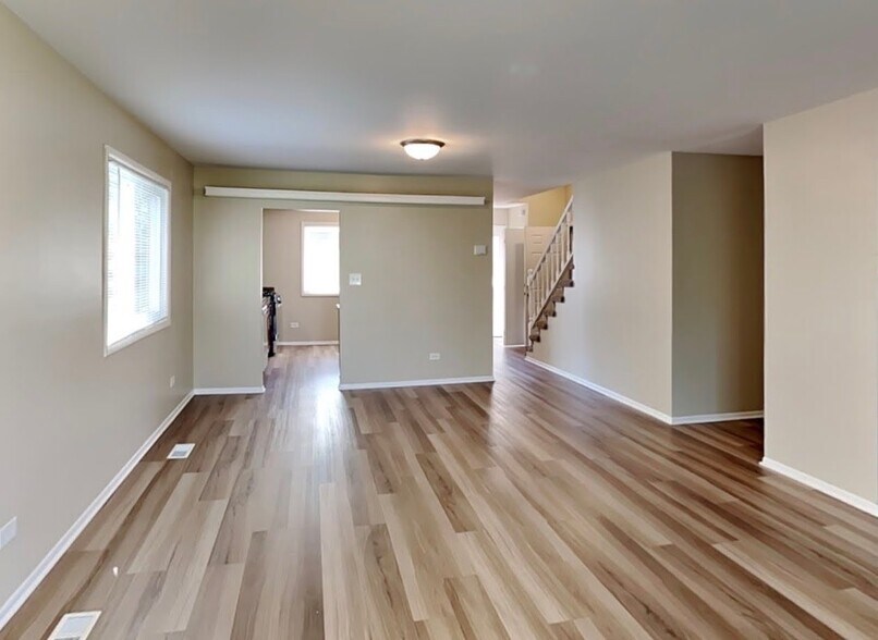 Building Photo - 6793 Redwing Dr