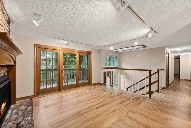 Building Photo - Stunning 4-Bed Gig Harbor Home for Rent | ...