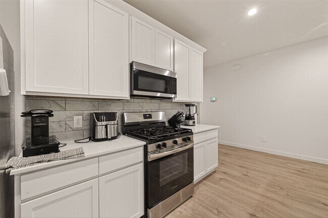 Building Photo - 30518 White Cliff Ct