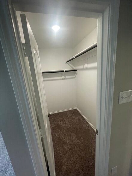 closet bed#2 - 2209 Greystone Dr