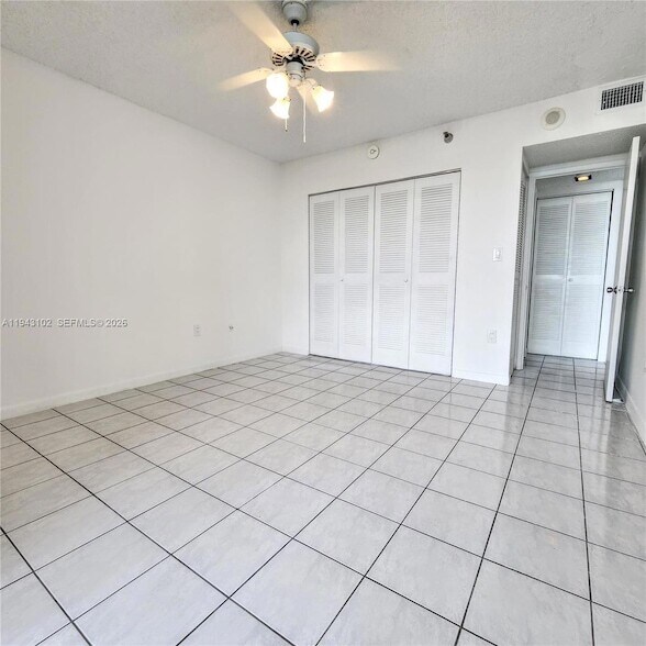 Building Photo - 20505 E Country Club Dr