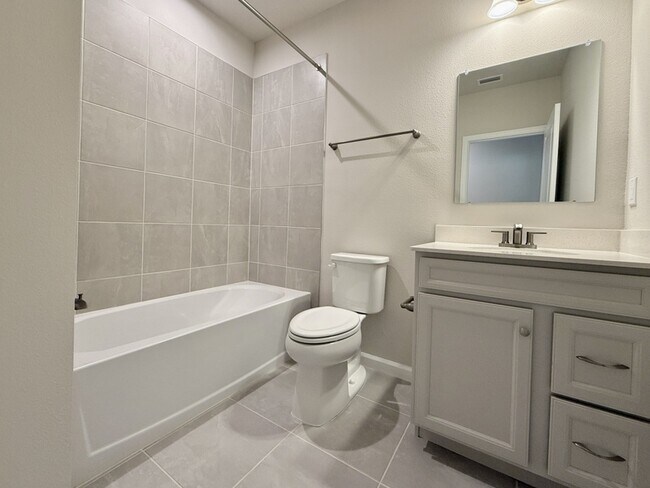 Building Photo - 499 Voltaire Dr