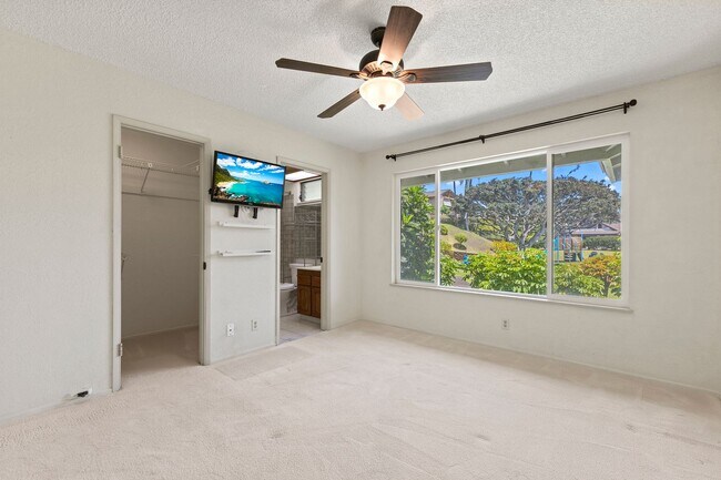 Building Photo - Pet Friendly Pearl City Townhouse with A/C