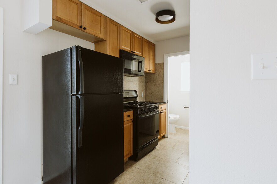 Building Photo - 1402 Fairfield Dr