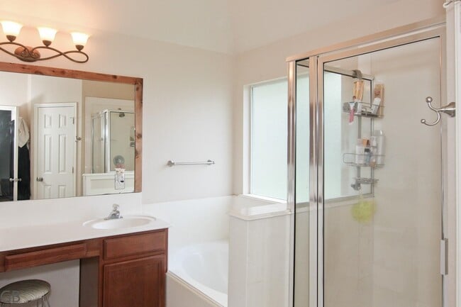 Building Photo - 511 Plantain Ln