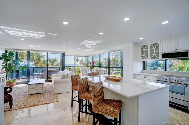Building Photo - 10410 S Ocean Dr