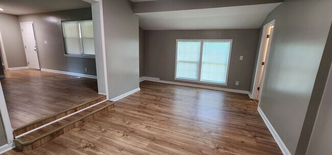Building Photo - Single Family Home 3BR / 2.5BA