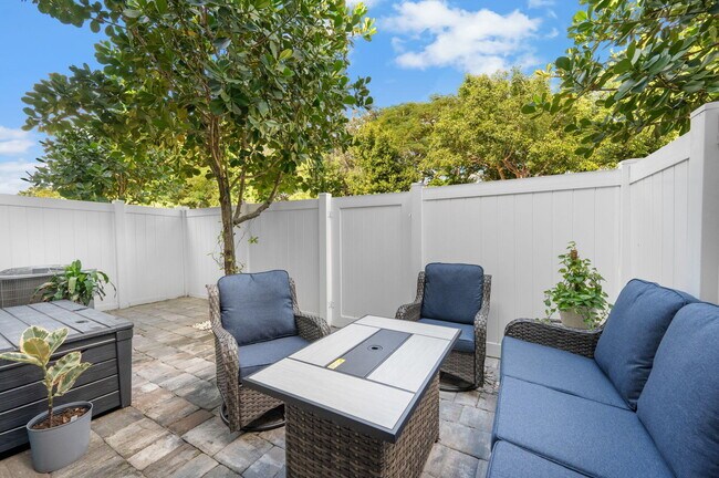 Building Photo - 8813 Via Mar Rosso