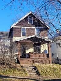 Building Photo - AVAILABLE NOW - 3 Bed 1 Bath w/ Bonus Attic Hangout