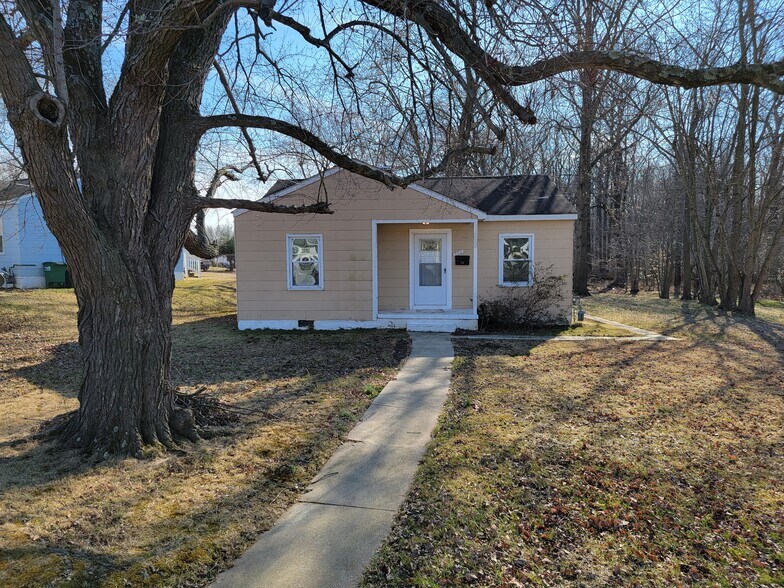 Primary Photo - 682 Plater St