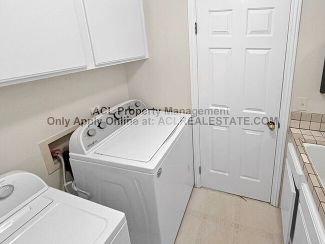 Building Photo - Spacious, Single Story Northgate Home For Rent