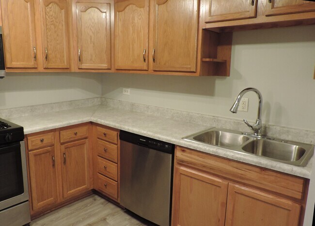 Building Photo - 204 E Bailey Rd