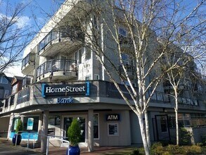 Building Photo - Queen Anne west facing 1 Bedroom patio secure building and garage