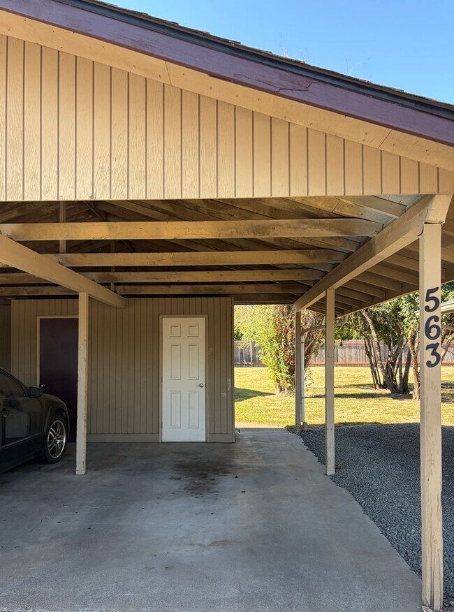 Building Photo - (473) Walnut Duplex - 2 Bedroom / 1 Bathroom