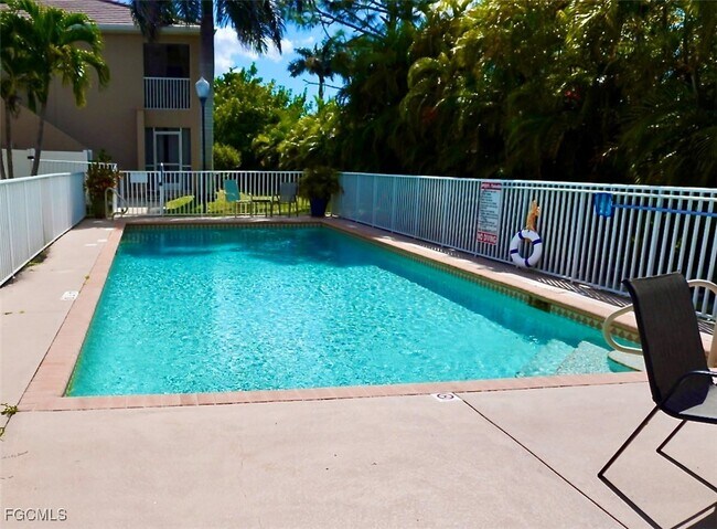 Building Photo - 5214 Chiquita Blvd S