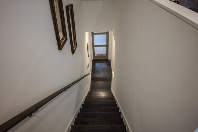 Building Photo - 1680 Memorial Dr SE
