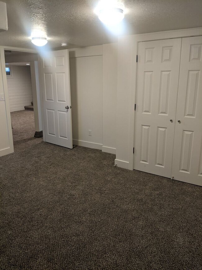 Building Photo - 2 Weeks Rent Free – Spacious 3 Bed / 2 Bath Ogden Home with Finished Basement