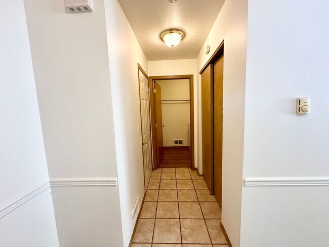 Building Photo - 2103 Yellowstone St
