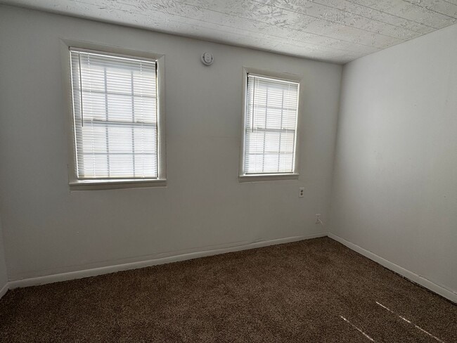 Building Photo - 1505 SW 8th St