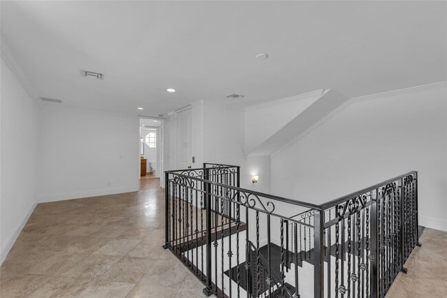 Building Photo - 416 SW 11th St