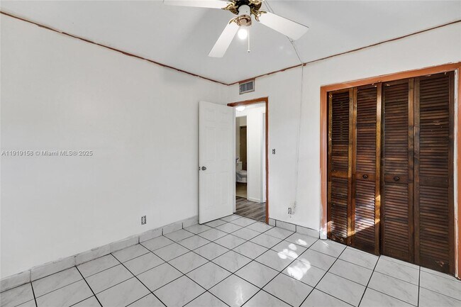 Building Photo - 5551 SW 57th St