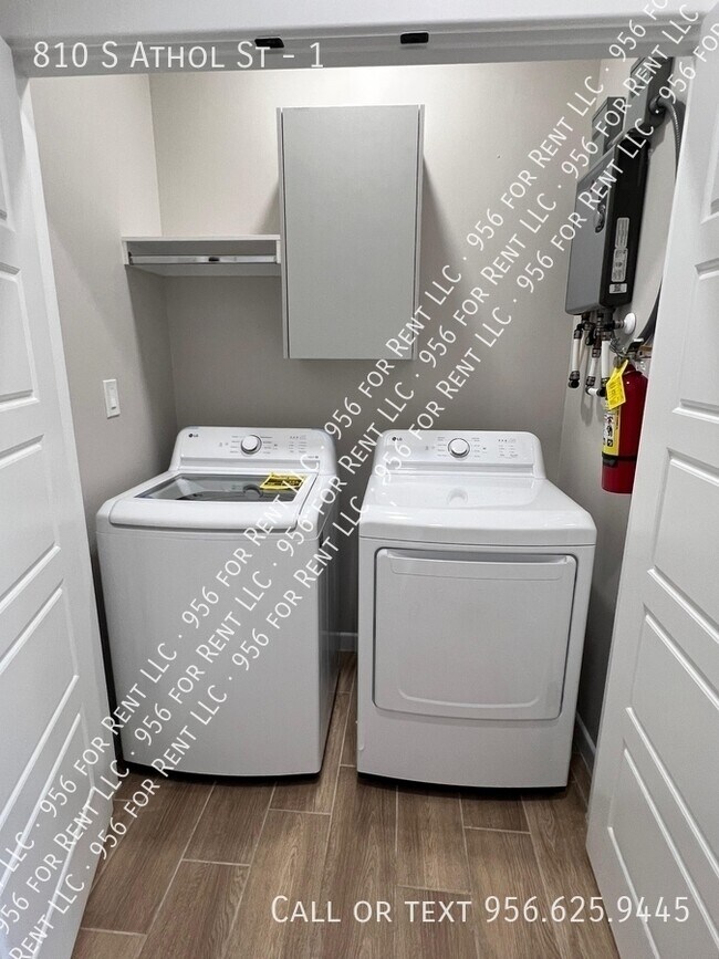 Building Photo - 810 S Athol St