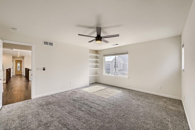 Building Photo - 3 Bedroom Townhome in Englewood