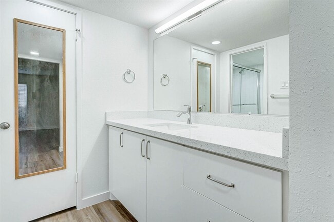 Building Photo - 7555 Katy Fwy