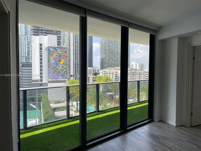 Building Photo - 801 S Miami Ave