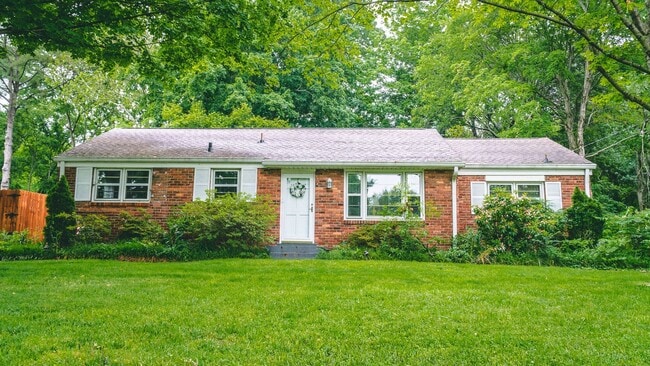 Building Photo - Four bedroom in Nashville
