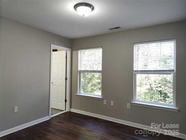 Building Photo - 467 Doughton Ln