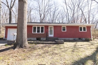 Building Photo - Charming Ranch Home with a great yard in Desirable Southwest Columbia