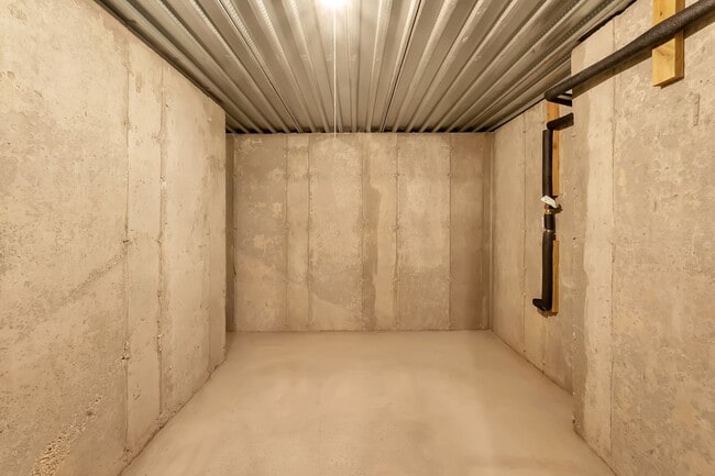 Building Photo - LEHI HOUSE W ATTACHED 2 CAR, LANDSCAPING &...