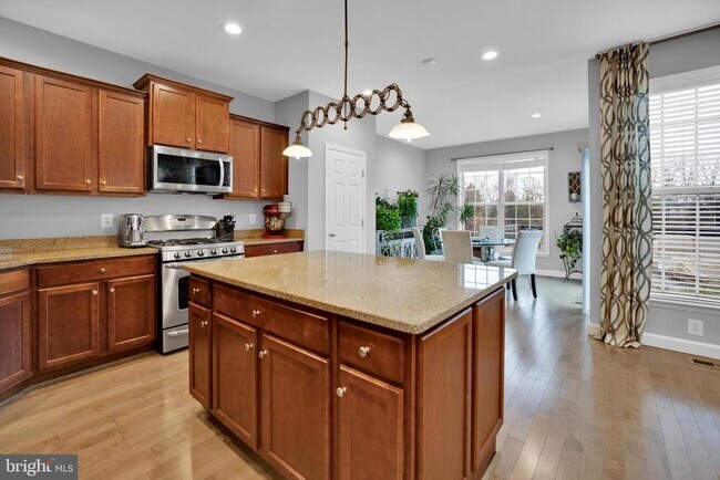 Building Photo - 42598 Chisholm Dr