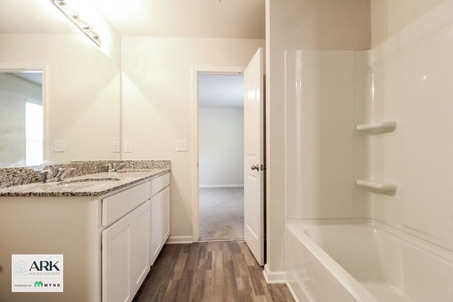 Building Photo - 159 Evvalane Dr